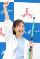 バルーン割りに成功し喜ぶ生田絵梨花