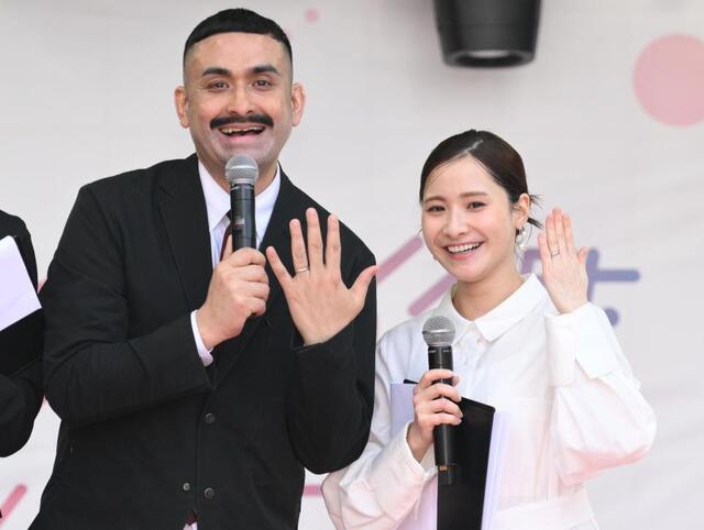 デニス植野行雄　新婚妻とイベント共演