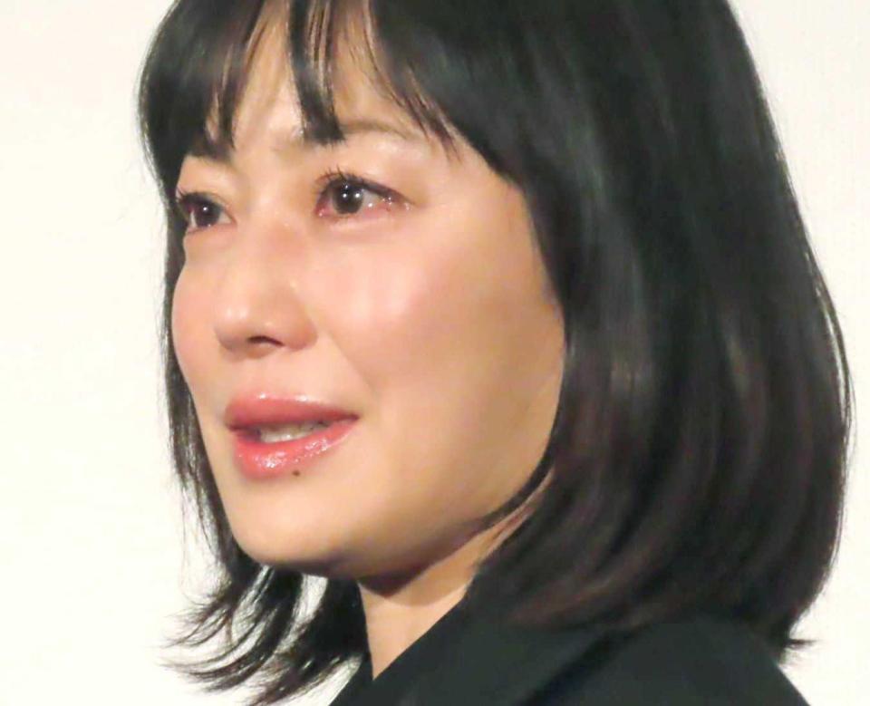 目を潤ませる菅野美穂