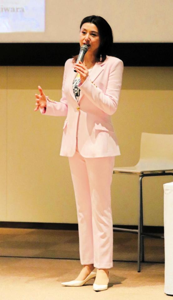関西大千里山キャンパスで講演した藤原紀香