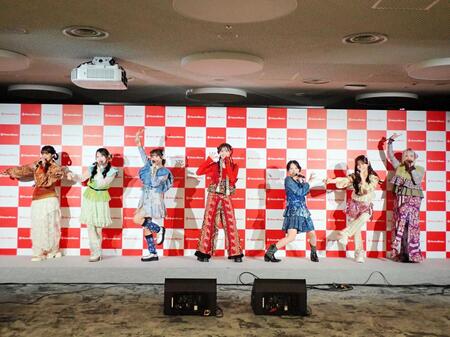 新ＣＭ楽曲「ＨＯＴ！ＳＣＯＯＰ！」を初披露したＣＡＮＤＹ　ＴＵＮＥ