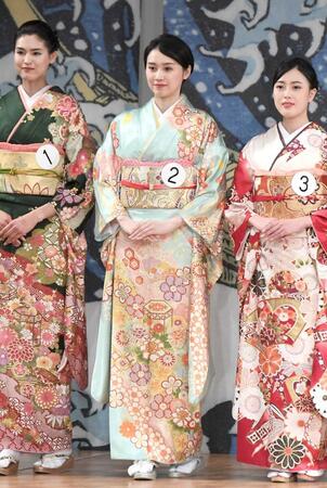 和服姿の吉岡恵麻さん＝２０２３年