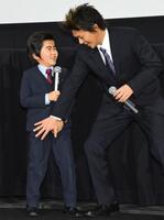 ２０１３年２月、映画「コドモ警察」舞台挨拶で、鈴木福と勝地涼