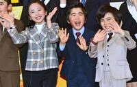 ２０１３年２月、映画「コドモ警察」部隊あいさつで。（前列左から）本田望結、鈴木福、秋元黎