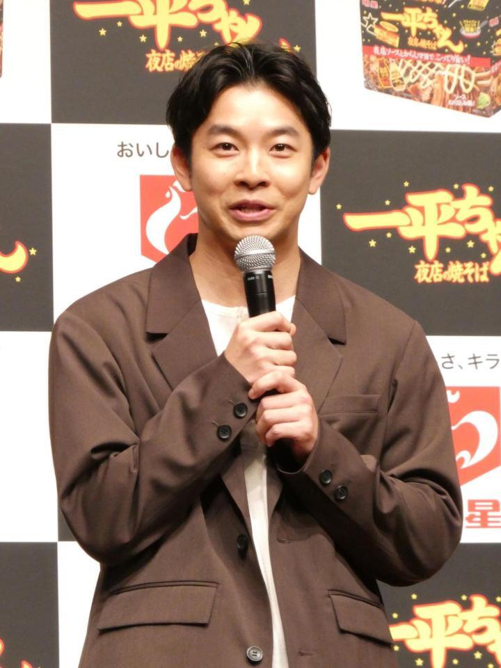 トークする仲野太賀