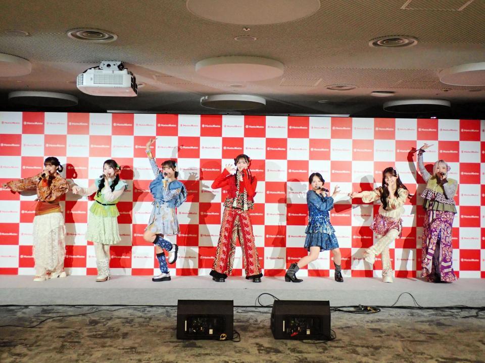 新ＣＭ楽曲「ＨＯＴ！ＳＣＯＯＰ！」を初披露したＣＡＮＤＹ　ＴＵＮＥ