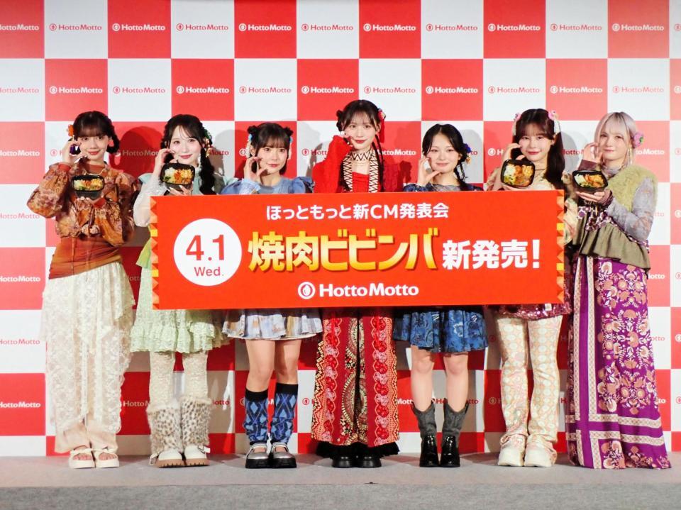 「ほっともっと新ＣＭ発表会」に登場したＣＡＮＤＹ　ＴＵＮＥの（左から）南なつ、小川奈々子、福山梨乃、立花琴未、桐原美月、村川緋杏、宮野静