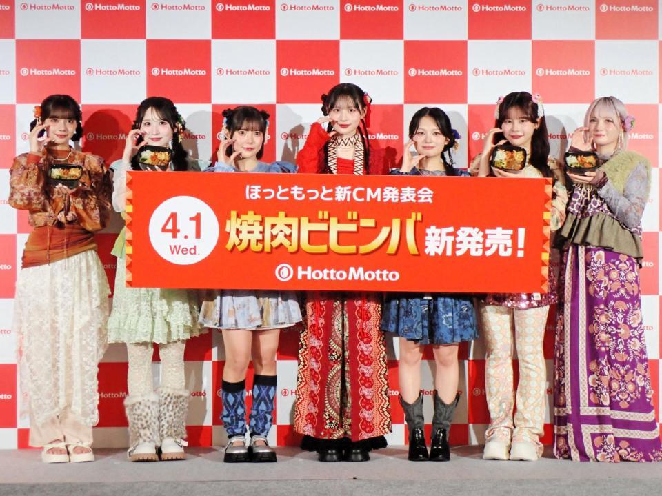 「ほっともっと新ＣＭ発表会」に登場したＣＡＮＤＹ　ＴＵＮＥの（左から）南なつ、小川奈々子、福山梨乃、立花琴未、桐原美月、村川緋杏、宮野静