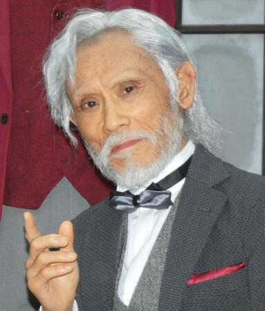 名探偵になりきる片岡鶴太郎