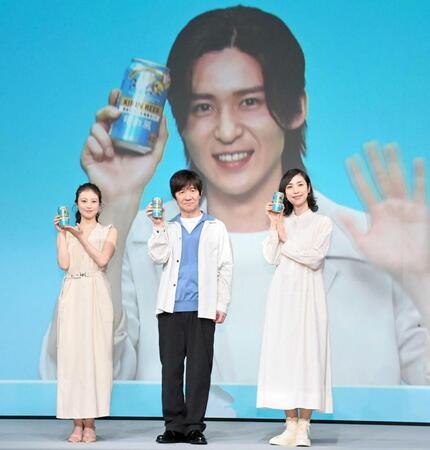 笑顔を見せる（左から）今田美桜、内村光良、天海祐希とテレビ出演の目黒蓮（撮影・持木克友）