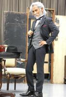 　名探偵になりきる片岡鶴太郎