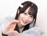 展覧会を開催する橋本真希（撮影・佐々木彰尚）