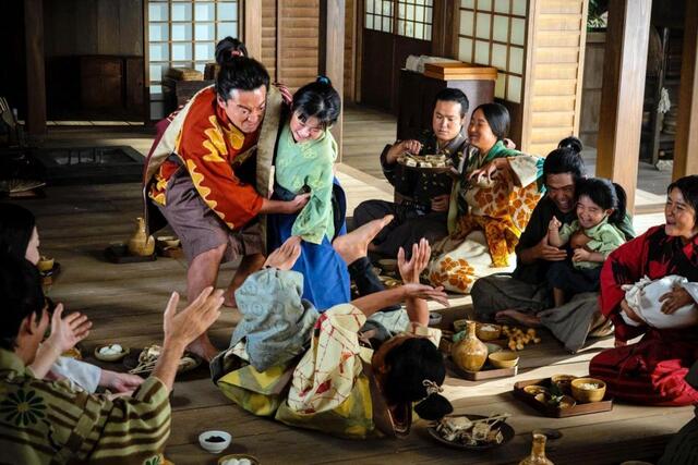 ｢豊臣兄弟｣宴席に戦国勝者になる男児が