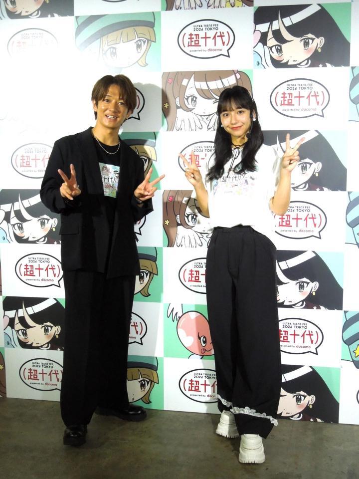 「超十代　-ＵＬＴＲＡ　ＴＥＥＮＳ　ＦＥＳ-　２０２６＠ＴＯＫＹＯ」でＭＣを務めた（左から）大倉士門、山之内すず
