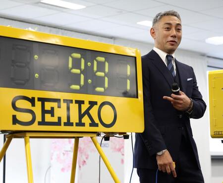 陸上１００ｍ日本記録の９秒９５を狙うタイムチャレンジで好記録を出した市川團十郎（撮影・伊藤笙子）