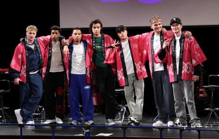 初来日ショーケースを開催したＤｅｃｅｍｂｅｒ１０（左から）ショーン、ジョン、クルーズ、ニコラス、ダニー、ヘンドリック、ジョシュ＝東京・渋谷のＳＨＩＢＵＹＡ　ＰＬＥＡＳＵＲＥ　ＰＬＥＡＳＵＲＥ（撮影・伊藤笙子）