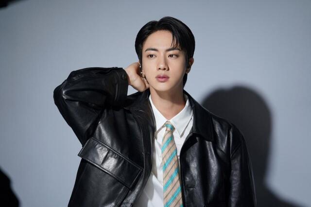 BTSのJin 新CMでパジャマ姿からメガネ、ジャケット姿まで変幻