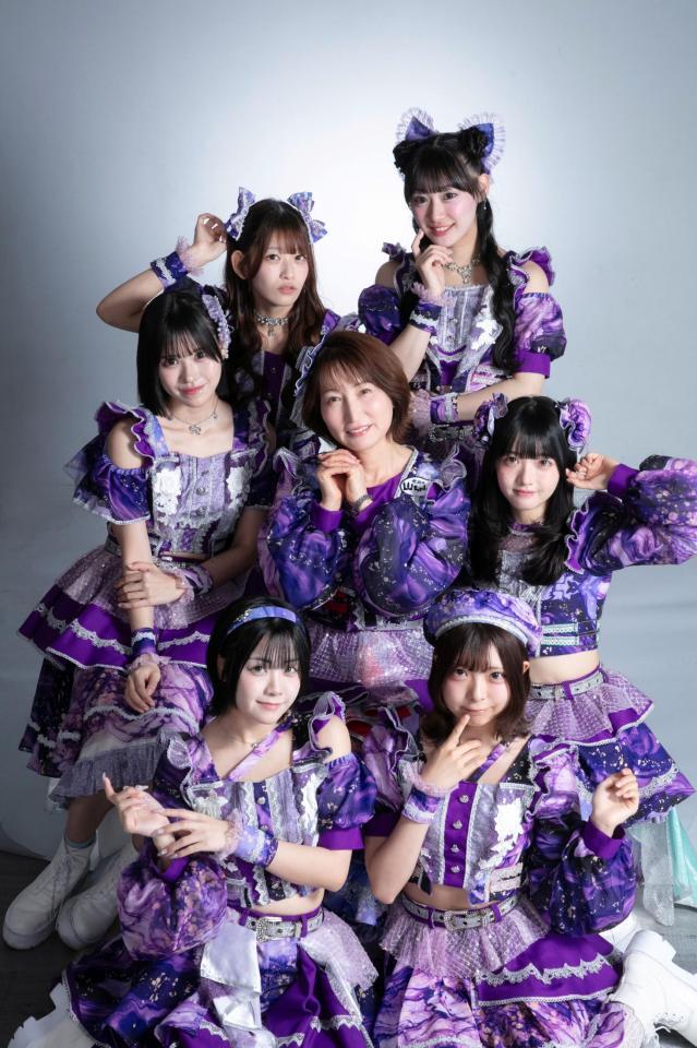 特別企画として「手羽先センセーション」のメンバーと同じ衣装に身を包み「１日限定加入」した山本久美氏