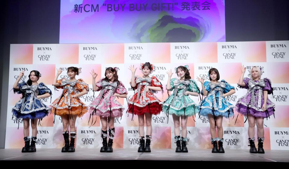 ダンスを披露するＣＡＮＤＹ　ＴＵＮＥの（左から）桐原実月、南なつ、村川緋杏、立花琴未、小川奈々子、福山梨乃、宮野静（撮影・金田祐二）