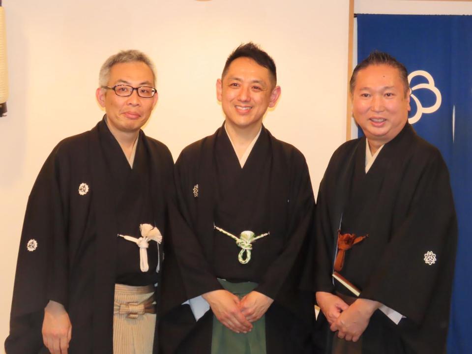 五代目円楽一門会新役員を発表した（左から）三遊亭萬橘、三遊亭円楽、三遊亭楽麻呂