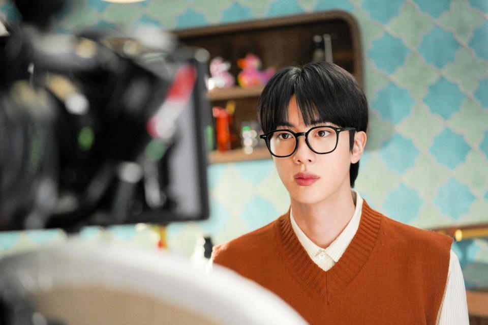 ＣＭ撮影に臨むＪｉｎのメイキングカット