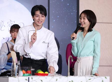 トークで盛り上がる木南晴夏（右）と高杉真宙（撮影・金田祐二）