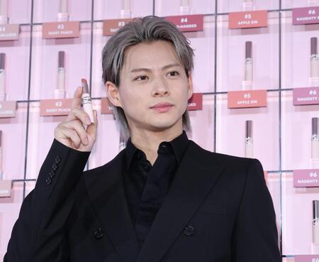 ポーズをきめる平野紫耀（撮影・金田祐二）