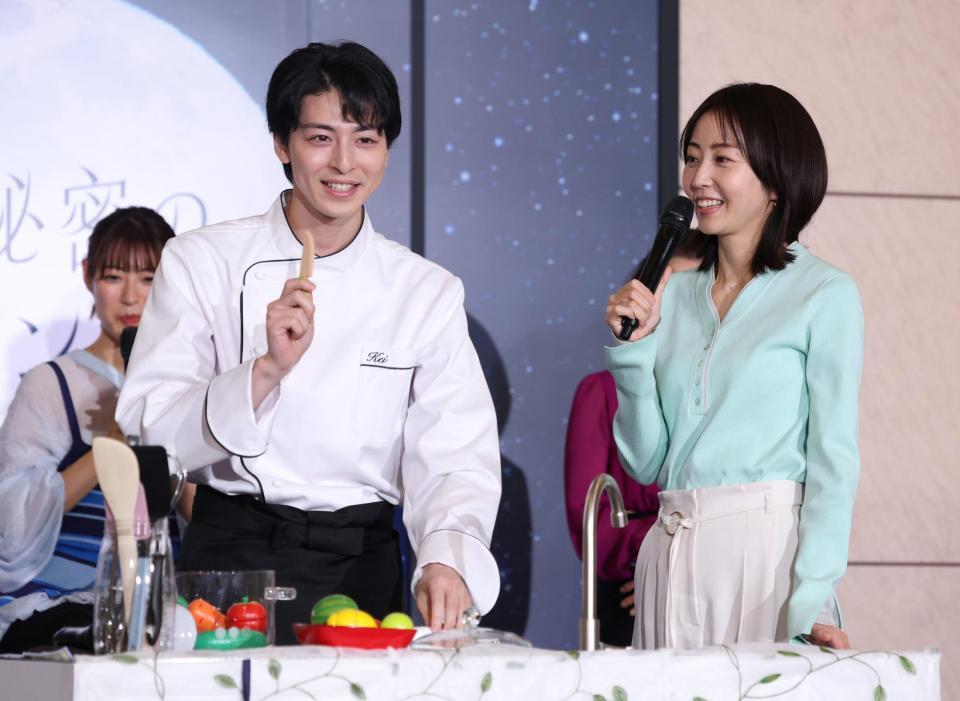 トークで盛り上がる木南晴夏（右）と高杉真宙（撮影・金田祐二）