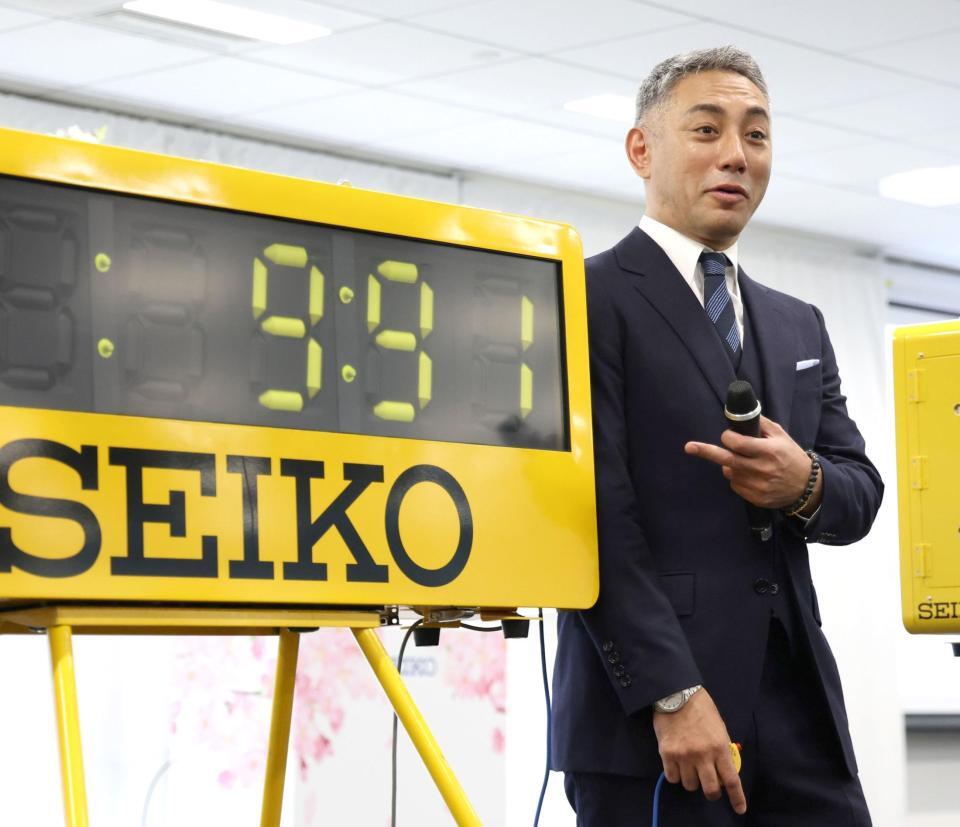 陸上１００ｍ日本記録の９秒９５を狙うタイムチャレンジで好記録を出した市川團十郎（撮影・伊藤笙子）