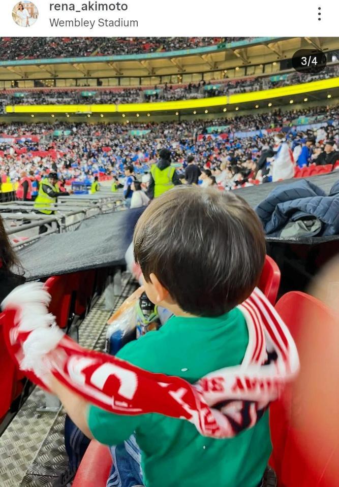 秋元玲奈のインスタグラム＠ｒｅｎａ＿ａｋｉｍｏｔｏ（４月１日付）より 