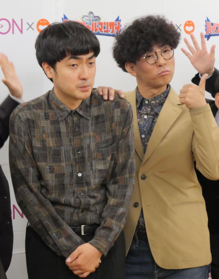 撮影に応じたたくろう・赤木裕（左）ときむらバンド