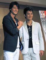 柏原崇（右）＝２００６年６月