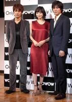 （左から）柏原崇、本上まなみ、藤木直人＝２００４年１０月