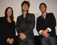 （左から）大塚寧々、柏原崇、池内博之＝２００６年９月