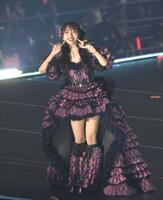 アンコールでポーズを決める向井地美音（撮影・堀内翔）