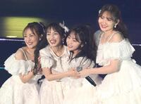 左から高橋みなみ、向井地美音、峯岸みなみ、小嶋陽菜（撮影・堀内翔）