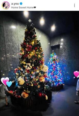 自宅には巨大で豪華なクリスマスツリーが少なくとも２つ！浜崎あゆみのインスタグラム＠ａ．ｙｏｕ（２５年１１月９日付）より