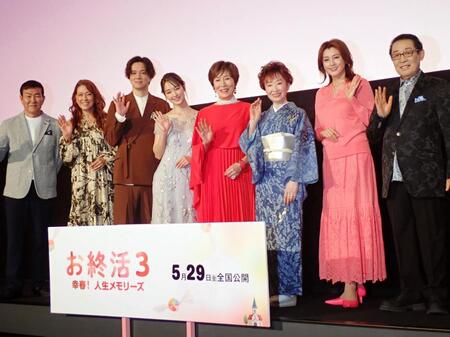 「お終活３　幸春！人生メモリーズ」の舞台あいさつを行った（左から）香月秀之監督、ＬｉＬｉＣｏ、水野勝、剛力彩芽、高畑淳子、三田佳子、藤原紀香、さだまさし