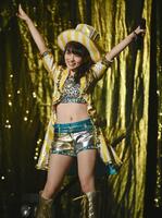 　「リクエストアワー」で声援に応える＝２０１６年１月