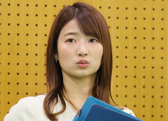 ｢報ステ｣安藤萌々アナ 私服で母校へ