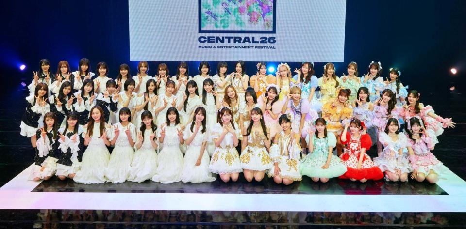 　ＣＥＮＴＲＡＬに出演した（左から）乃木坂４６の６期生、乃木坂４６、モーニング娘。’２６、ＦＲＵＩＴＳ　ＺＩＰＰＥＲ、＝ＬＯＶＥ