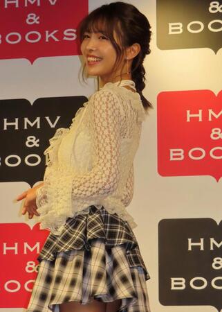 写真集発売イベントに出席し寺本莉緒