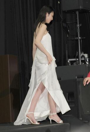 降壇する田中麗奈（撮影・棚橋慶太）