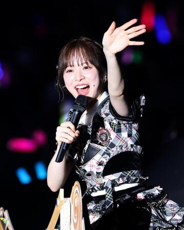 歌唱する倉野尾成美