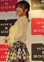 写真集発売イベントに出席し寺本莉緒