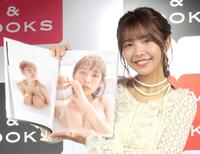 　写真集をＰＲする寺本莉緒
