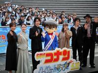 イベントに登場した（左から）日のり子、畑芽育、横浜流星、コナン、高山みなみ、小山力也、大塚明夫