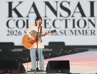 歌唱する山本彩（撮影・中田匡峻）