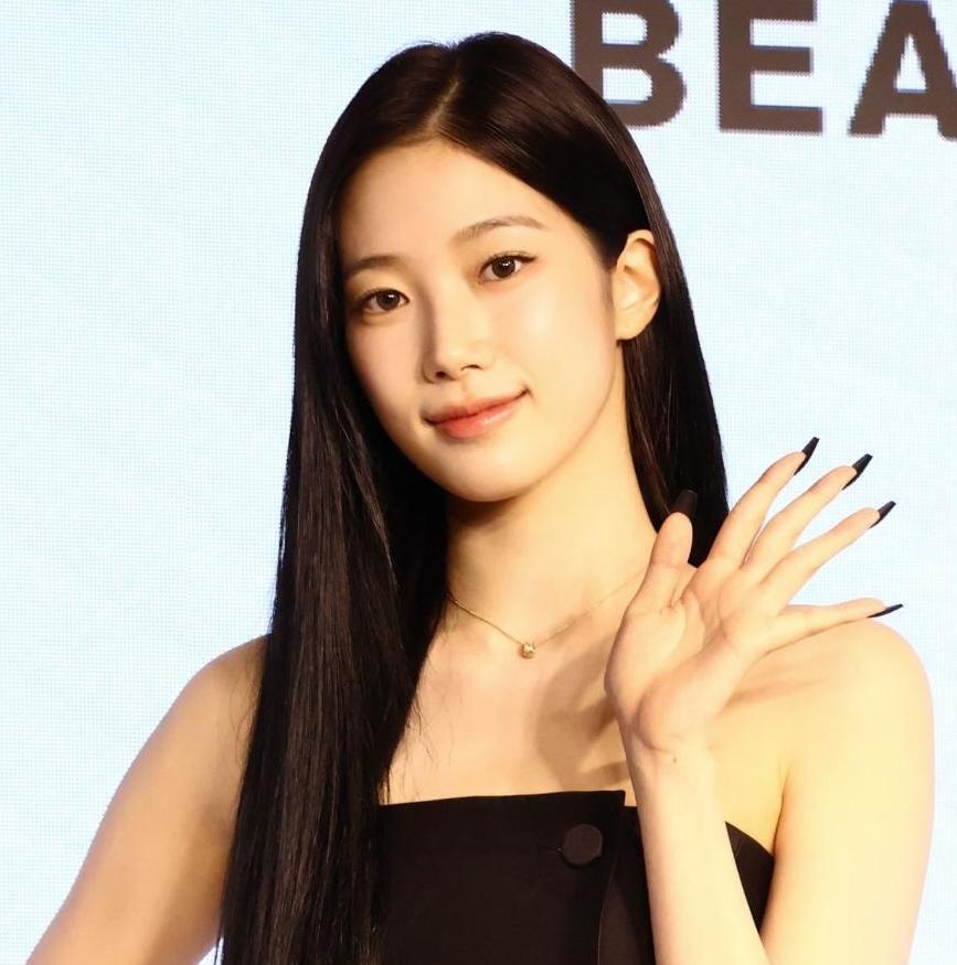 VIDIVICIの日本公式ローンチ発表会にアンバサダーとして出席したLE　SSERAFIMのKAZUHA