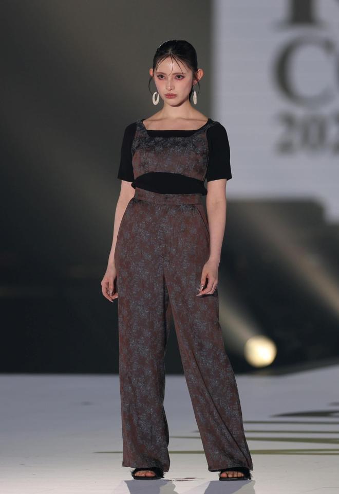 ポーズを決める超ときめき♡宣伝部・菅田愛貴（撮影・中田匡峻）